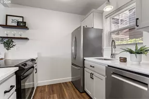1033 SW Gibbs St, Portland, OR 97239 - Photo 10