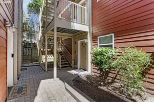 1033 SW Gibbs St, Portland, OR 97239 - Photo 2
