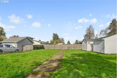 2010 Primrose St, Eugene, OR 97402 - Photo 38