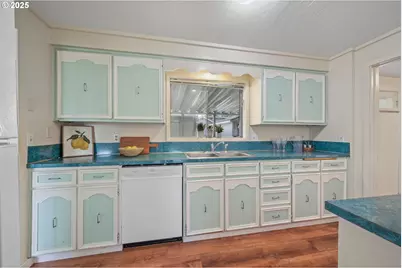 2010 Primrose St, Eugene, OR 97402 - Photo 8