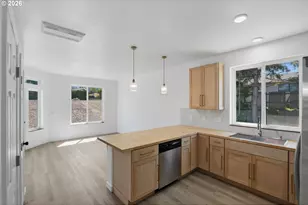 354 N Wasson St, Coos Bay, OR 97420 - Photo 8
