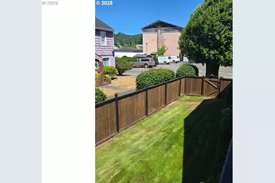 201 N Birch St, Coquille, OR 97423 - Photo 6