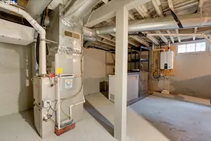 522 NE Royal Ct, Portland, OR 97232 - Photo 46