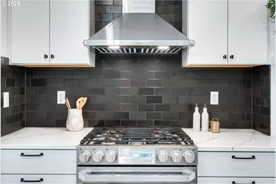 522 NE Royal Ct, Portland, OR 97232 - Photo 20