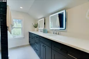 522 NE Royal Ct, Portland, OR 97232 - Photo 38