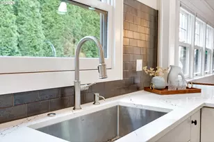 522 NE Royal Ct, Portland, OR 97232 - Photo 18