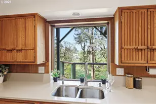 2804 Arline Way, Eugene, OR 97403 - Photo 12