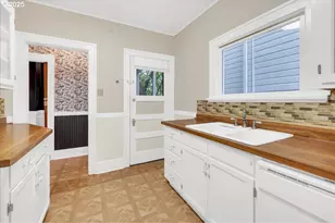 674 11th St, Astoria, OR 97103 - Photo 14