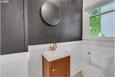 674 11th St, Astoria, OR 97103 - Photo 38