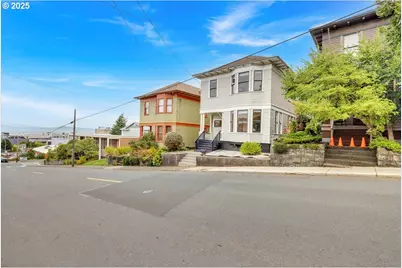 674 11th St, Astoria, OR 97103 - Photo 2