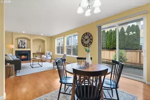 807 NW Brookhill St, Hillsboro, OR 97124 - Photo 2