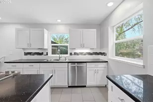 9125 N Geneva Ave, Portland, OR 97203 - Photo 10