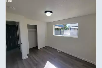 945 18th St, Salem, OR 97301 - Photo 12