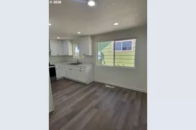 945 18th St, Salem, OR 97301 - Photo 8