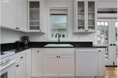 2586 SW Anemone Ave, Lincoln City, OR 97367 - Photo 8