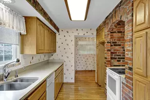 2225 W 28th Ave, Eugene, OR 97405 - Photo 14