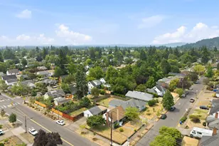 9128 SE Market St, Portland, OR 97216 - Photo 38
