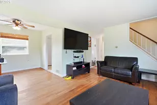 9128 SE Market St, Portland, OR 97216 - Photo 16