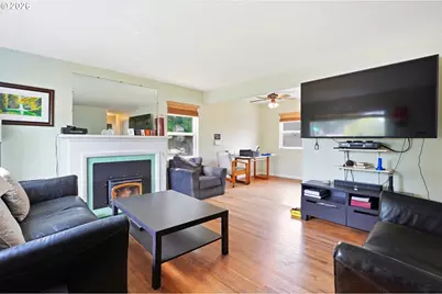 9128 SE Market St, Portland, OR 97216 - Photo 14