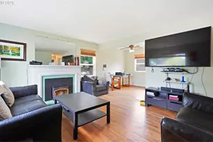 9128 SE Market St, Portland, OR 97216 - Photo 14