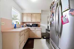 9128 SE Market St, Portland, OR 97216 - Photo 18