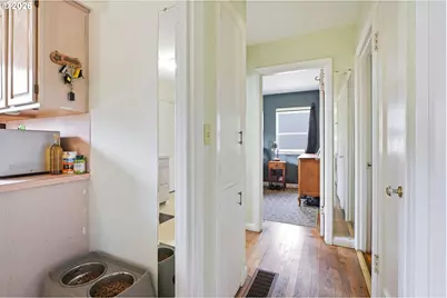 9128 SE Market St, Portland, OR 97216 - Photo 20