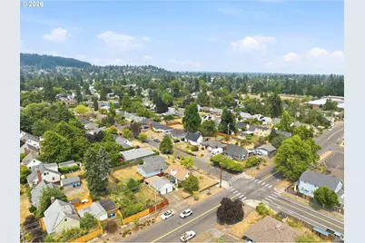 9128 SE Market St, Portland, OR 97216 - Photo 12