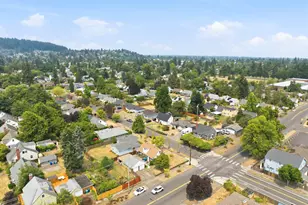 9128 SE Market St, Portland, OR 97216 - Photo 12