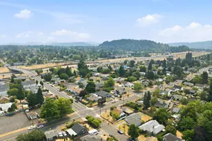 9128 SE Market St, Portland, OR 97216 - Photo 36