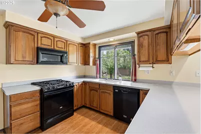 330 NE 17th Ave, Hillsboro, OR 97124 - Photo 16