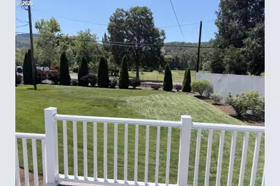 122 Grassy Ln, Roseburg, OR 97470 - Photo 6