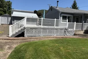 122 Grassy Ln, Roseburg, OR 97470 - Photo 4