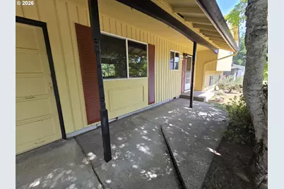 13205 SW Ash Dr, Tigard, OR 97223 - Photo 2