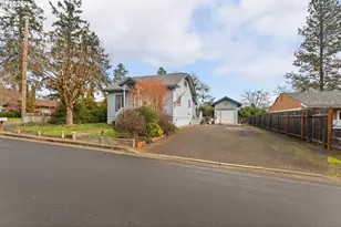 419 W Agee St, Roseburg, OR 97471 - Photo 1