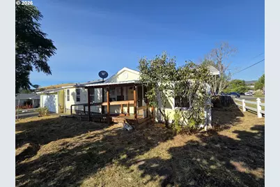 111 Kiss Ct, Roseburg, OR 97471 - Photo 2