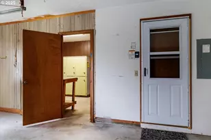 8930 NW Sherry Ct, Portland, OR 97229 - Photo 32