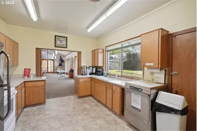 12325 SE Main St, Portland, OR 97233 - Photo 40