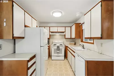 12325 SE Main St, Portland, OR 97233 - Photo 16