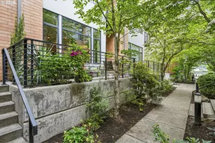 1672 NW Riverscape St, Portland, OR 97209 - Photo 2