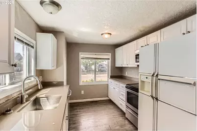 7508 SE Ogden St, Portland, OR 97206 - Photo 8