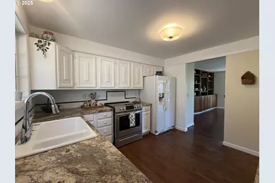 2071 NW Motah St, Roseburg, OR 97471 - Photo 22