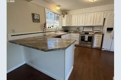 2071 NW Motah St, Roseburg, OR 97471 - Photo 20