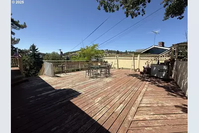 2071 NW Motah St, Roseburg, OR 97471 - Photo 16