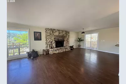 2071 NW Motah St, Roseburg, OR 97471 - Photo 6