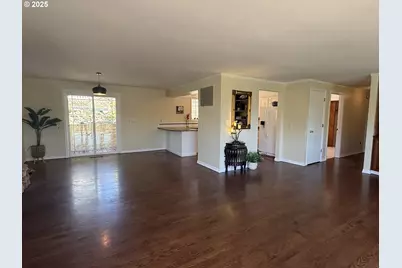 2071 NW Motah St, Roseburg, OR 97471 - Photo 4