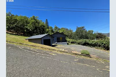 1520 NE Winter St, Roseburg, OR 97470 - Photo 2