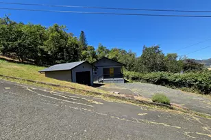 1520 NE Winter St, Roseburg, OR 97470 - Photo 2