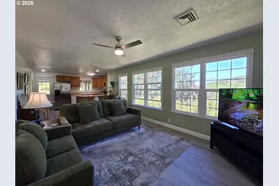1520 NE Winter St, Roseburg, OR 97470 - Photo 18