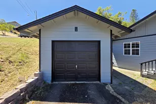 1520 NE Winter St, Roseburg, OR 97470 - Photo 4