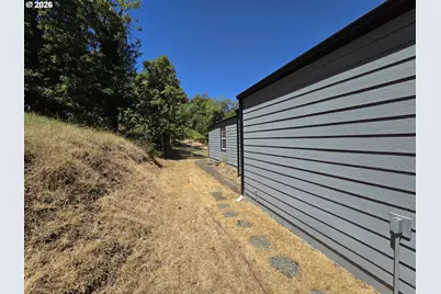 1520 NE Winter St, Roseburg, OR 97470 - Photo 8